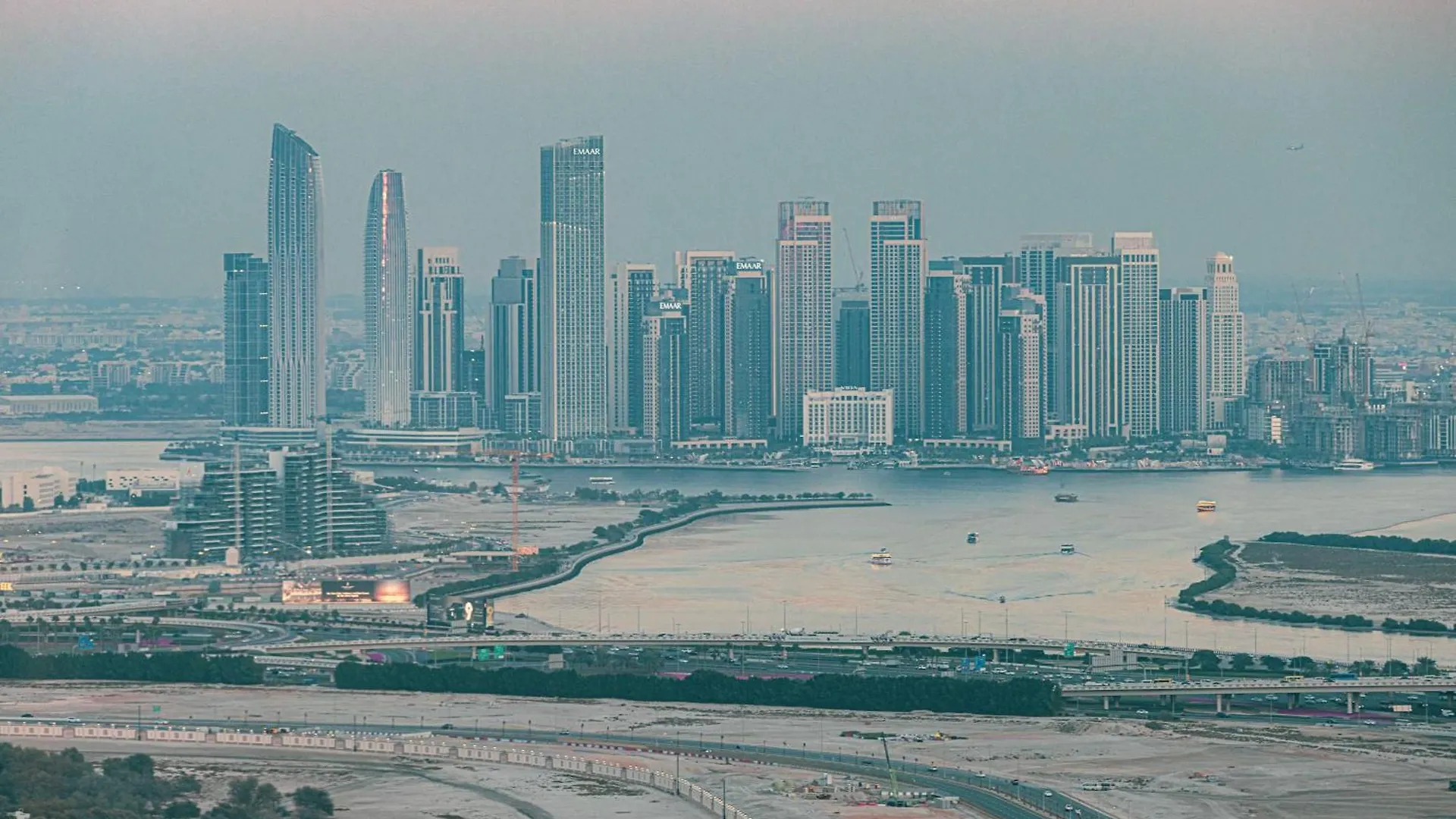 Downtown Chic 2 Bedroom Apartment I Dubai Mall Access I Views Of Burj Khalifa From Pool I Free Parking, Gym, Pool & Wi-Fi I By Meerak 0*,  Ηνωμένα Αραβικά Εμιράτα