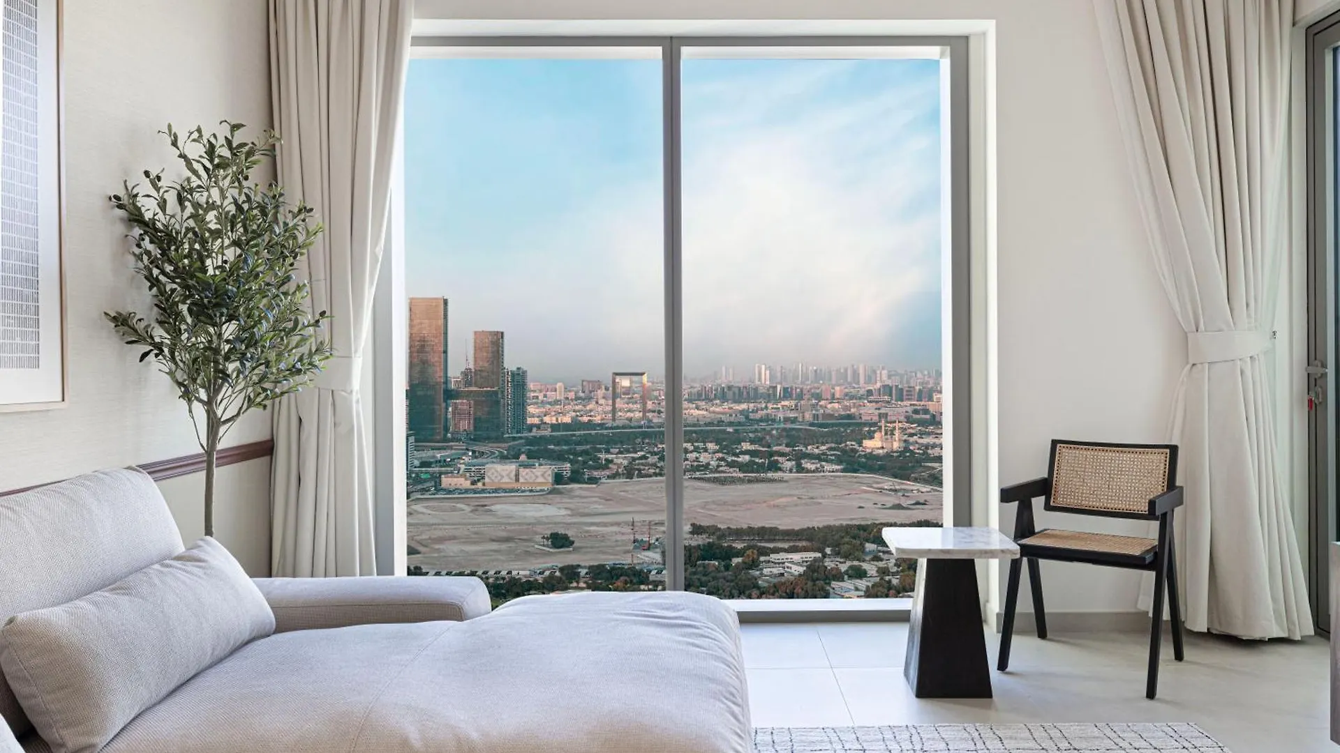 Downtown Chic 2 Bedroom Apartment I Dubai Mall Access I Views Of Burj Khalifa From Pool I Free Parking, Gym, Pool & Wi-Fi I By Meerak 0*,