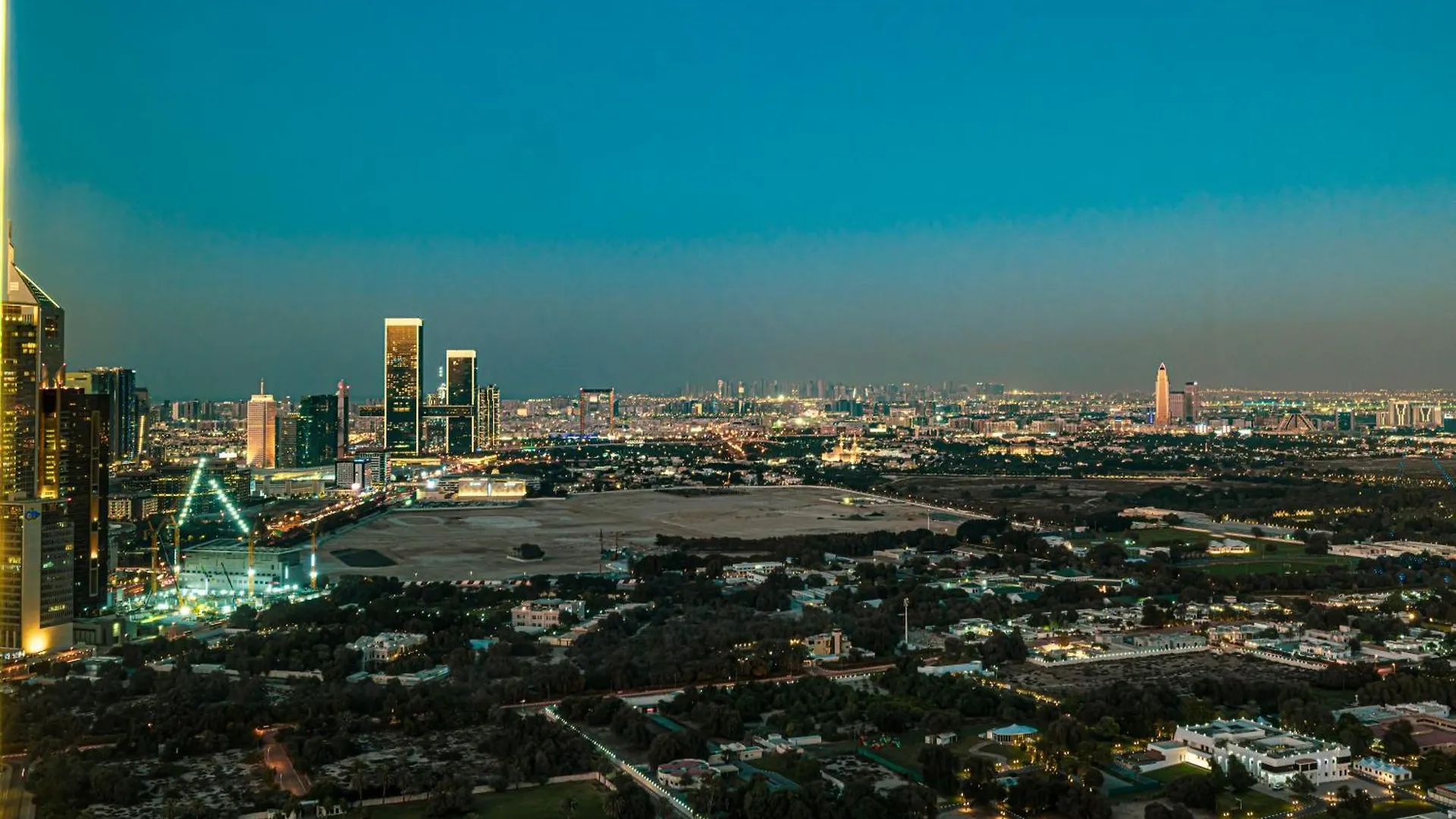 Downtown Chic 2 Bedroom Apartment I Dubai Mall Access I Views Of Burj Khalifa From Pool I Free Parking, Gym, Pool & Wi-Fi I By Meerak 0*,  Ηνωμένα Αραβικά Εμιράτα